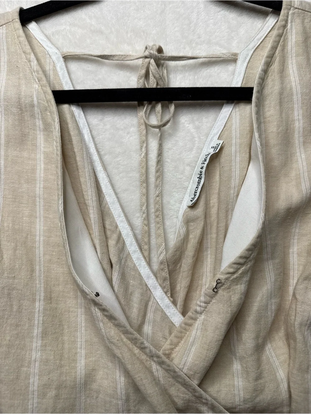 Abercrombie & Fitch light beige